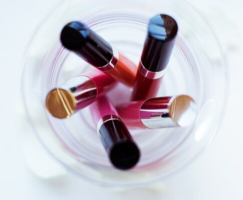 Din ultimative guide til valg af læbeprodukter: Forskellene mellem læbestift, lip stain og lip gloss